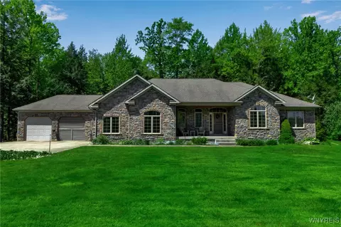 11584 Jennings Rd, Lawtons, NY 14091