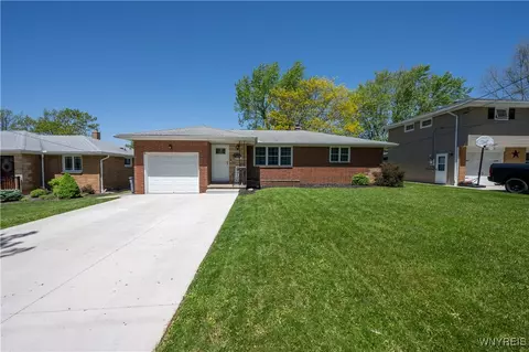 130 Laurelton Dr, West Seneca, NY 14224