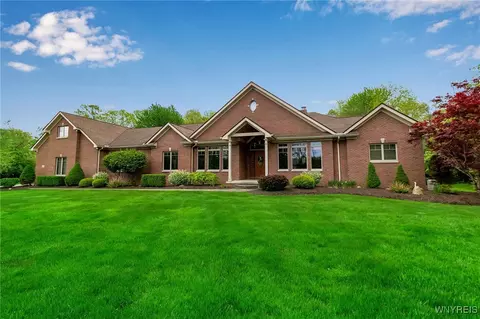 250 Crag Burn, East Aurora, NY 14052
