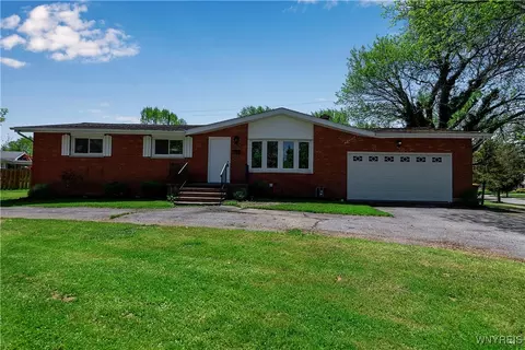 20 Byrd Dr, Hamburg, NY 14075
