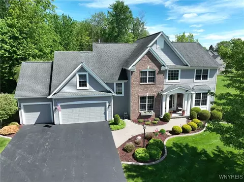 4 Periwinkle Dr, Perinton, NY 14450