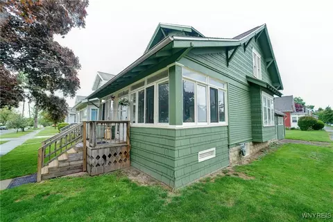 72 W 5th St, Dunkirk, NY 14048
