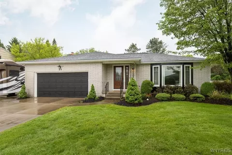 23 Bittersweet Ln, Orchard Park, NY 14127