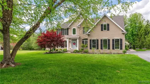 20 Woodthrush Trl, Orchard Park, NY 14127