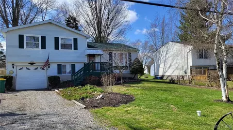 6856 E High St, Lockport, NY 14094