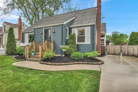 28 Wilkshire Pl, Lancaster, NY 14086
