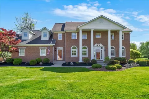 5455 Shadyside Dr, Clarence, NY 14031