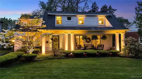 11 Huxley Dr, Amherst, NY 14226