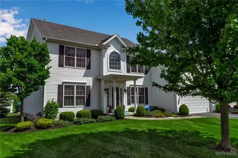 5623 Field Brook Dr, East Amherst, NY 14051
