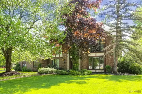 126 Crestwood Ln, Amherst, NY 14221