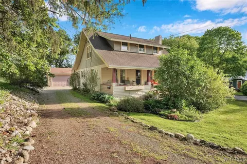 52 Jackson St, Warsaw, NY 14569