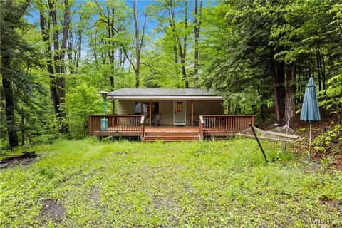 18 Hemlock Rd, Sheldon, NY 14167