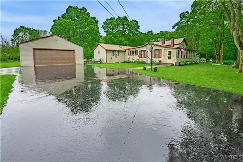 5592 Niagara Street Ext, Lockport, NY 14094