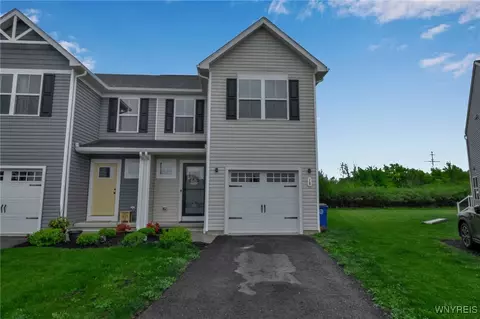 18 Grant Blvd, West Seneca, NY 14218