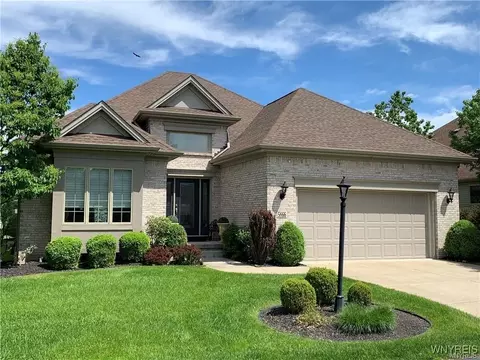 5866 Selby Ct, East Amherst, NY 14051