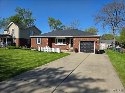 3508 Warner Dr, Grand Island, NY 14072