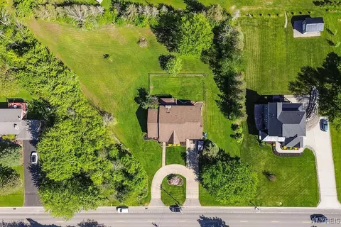 4590 Beach Ridge Rd, Pendleton, NY 14094 photo 9