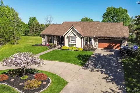 4590 Beach Ridge Rd, Pendleton, NY 14094 photo 2
