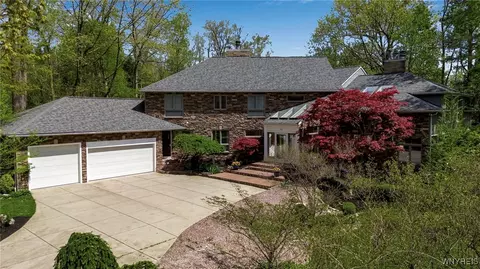 52 Hidden Pines Ct, East Amherst, NY 14051