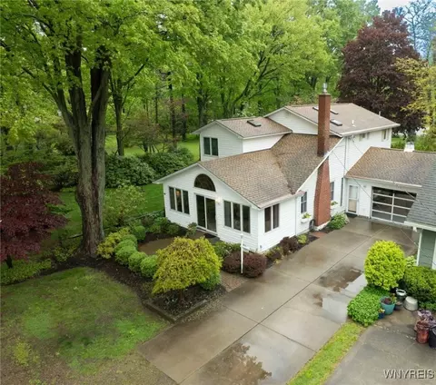 9663 Oak Grove Dr, Evans, NY 14006