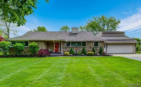 515 Park Club Ln, Amherst, NY 14221