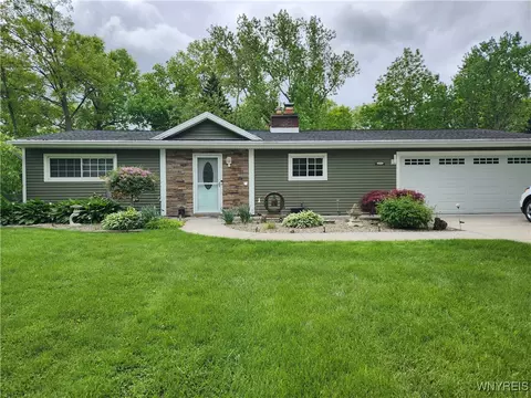 454 Kenwood Dr, Lewiston, NY 14092