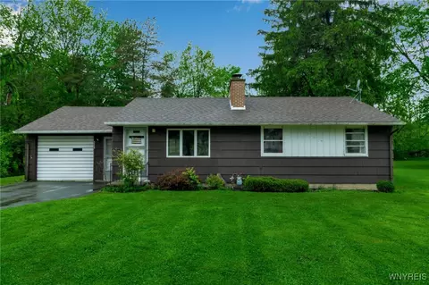5080 Salt Rd, Clarence, NY 14031