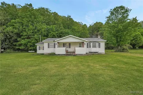 10468 Delevan Elton Rd, Delevan, NY 14042