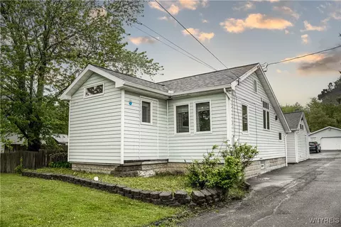 7401 Seneca St, East Aurora, NY 14052