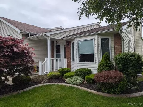 4220 Victorian Dr, Hamburg, NY 14075