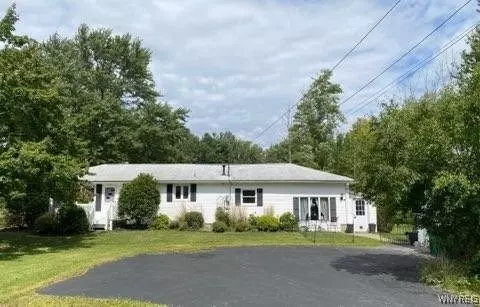 1606 N Creek Rd, Lake View, NY 14085