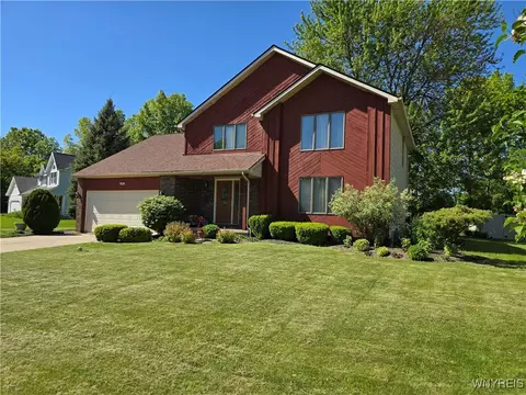 589 Briarwood Ln, Lewiston, NY 14092