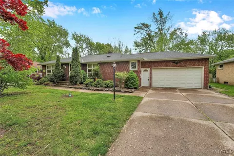 207 Siegfried Dr, Amherst, NY 14221
