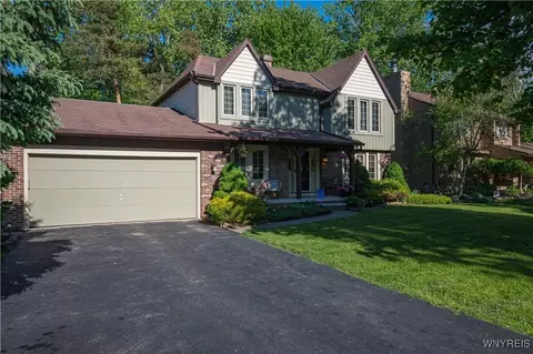 51 Silver Thorne Dr, Amherst, NY 14221