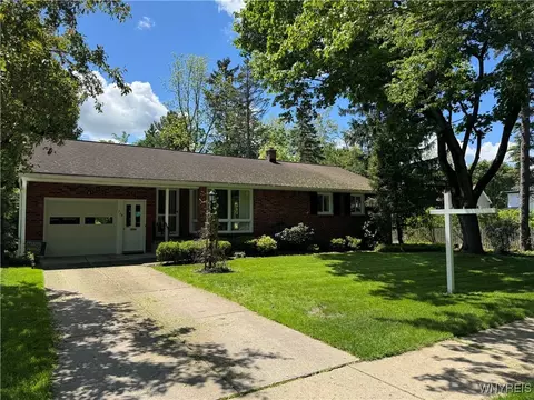 725 Warren Dr, Aurora, NY 14052
