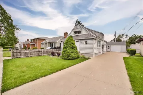 77 Tamarack St, Buffalo, NY 14220