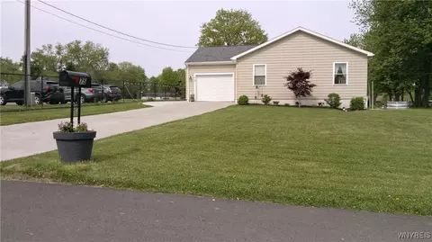 75 Woodward Ave, Evans, NY 14006