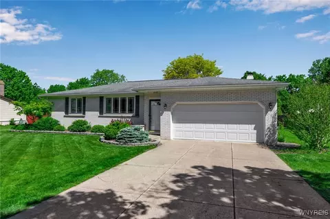 6142 Berkley Dr, Orchard Park, NY 14127