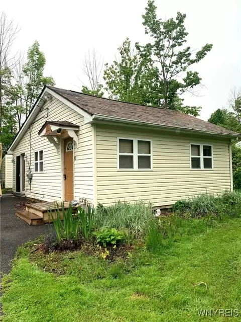 195 Humboldt Ave, Evans, NY 14006