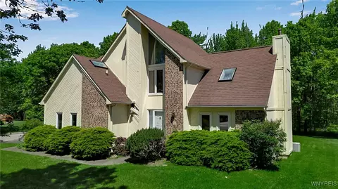 113 Meadow Spring Ln, East Amherst, NY 14051