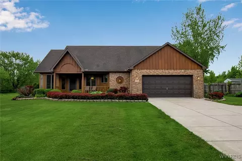 75 Simme Rd, Lancaster, NY 14086