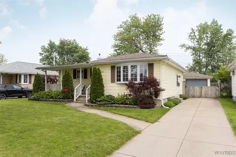 57 Royal Palm Dr, Cheektowaga, NY 14225