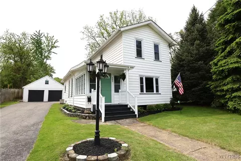 609 Market St, Lockport, NY 14094