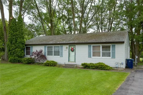 3230 Southway Dr, Cambria, NY 14132