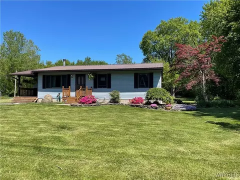 2499 Carmen Rd, Hartland, NY 14105