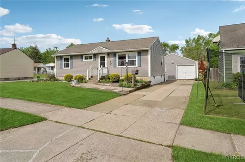 38 Mosher Dr, Tonawanda, NY 14150