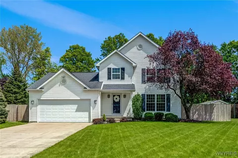 7307 Erica Ln, Wheatfield, NY 14120