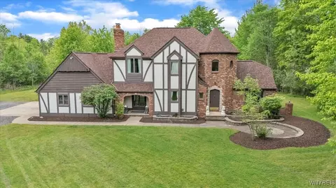 2965 Love Rd, Grand Island, NY 14072