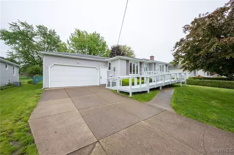 4219 Robin Ln, Hamburg, NY 14075