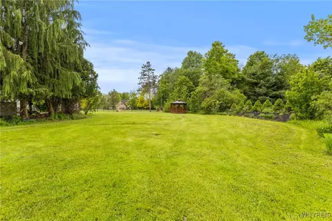 Exterior - 60 Gaylord Ct, Elma, NY 14059 photo 2 of 5